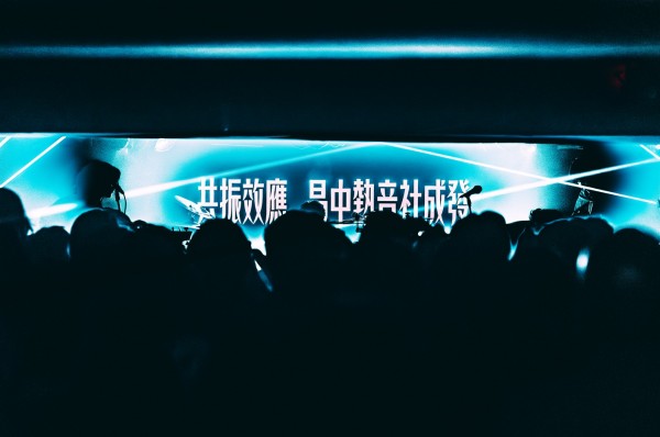 「樂團就是要一起共振」－－共振效應與高中熱音指「難」